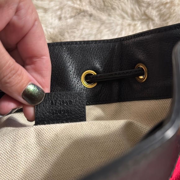 Gucci Red and Black Crossbody Bag with Quilted Velvet Design - Picture 4 of 5